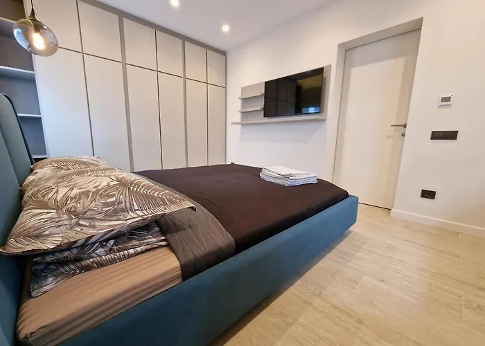 Modern Best Located One Bed Flat Max 3 Person Included Kids No Bicycle Space